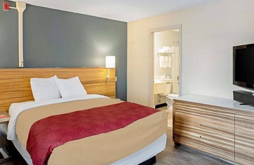 Clinton Apartment | Experience our inviting Studio in Clinton, IA - where your ideal rental awaits.