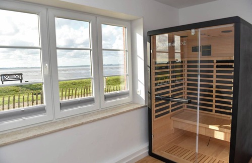 Langeneß Apartment | Experience relaxing days in our cozy 3-room apartment on Langeneß.