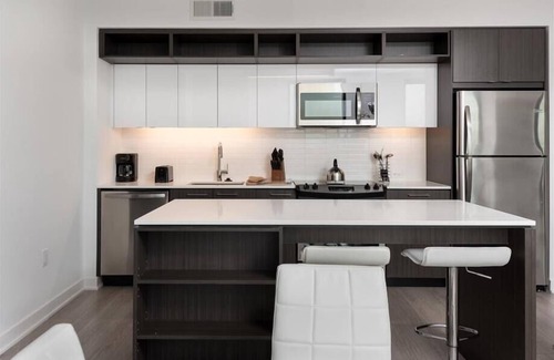 Reston Apartment | Experience Reston | Work Desk + Fast WiFi | nr Washington DC