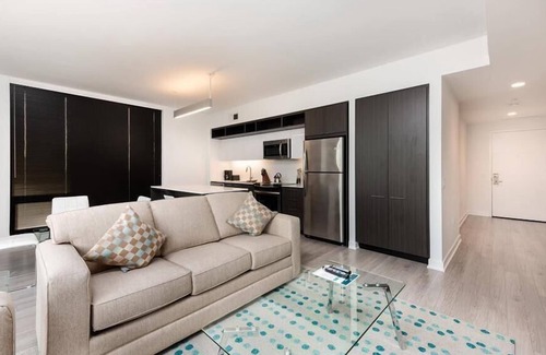 Reston Apartment | Experience Reston | Work Desk + Fast WiFi | nr Washington DC