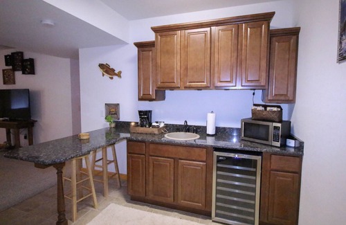 Golden Cabin | Experience serene Table Rock Lake & forest views from your 6-bedroom retreat