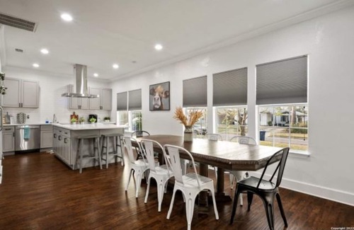 Highland Park Cottage | Experience Serenity in a 4br/3ba Downtown Home