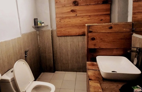 Dharamshala Bed & Breakfast | Experience the beauty of nature at Bímil/East. Relax in our cozy bed & breakfast