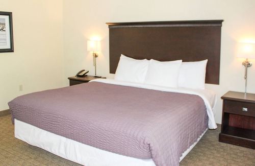Kelleys Island House | Experience the cozy Vineyard Suite just steps away from the beach 122