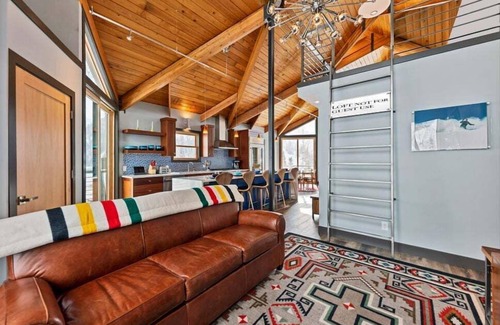 Salt Lake Mountain Resorts Condo | Experience the Epitome of Luxury in this Gorgeous Unit with Hot Tub