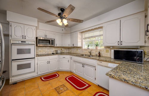 Westminster House | Experience the farmhouse on a ranch with a Lake view