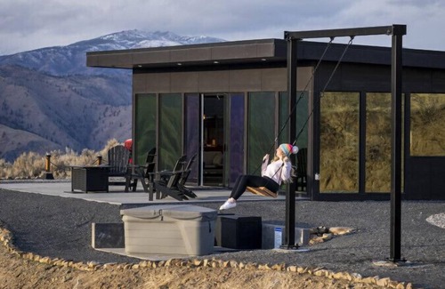 Orondo Villa | Experience the feeling of being on top of the world in this breathtaking retreat