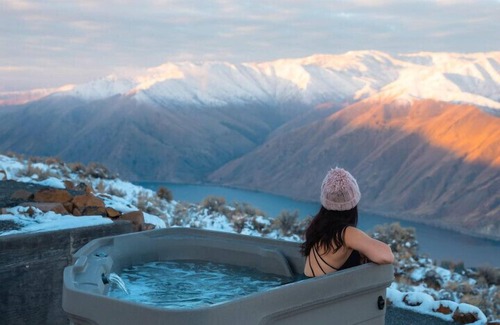 Orondo House | Experience the feeling of being on top of the world in this breathtaking retreat