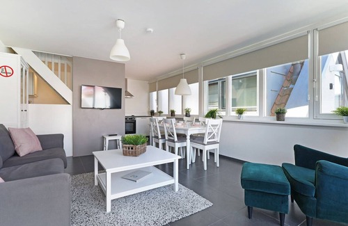Ouddorp House | Experience the liveliness of the village of Ouddorp, but also be close to the endless natural beauties of Goeree-Overflakkee.