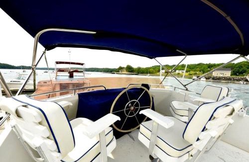 Damariscotta Boat Rental | Experience the Magic of Sleeping Your Own Private Yacht in Damariscotta, Maine