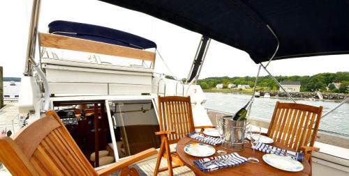 Damariscotta Boat Rental | Experience the Magic of Sleeping Your Own Private Yacht in Damariscotta, Maine