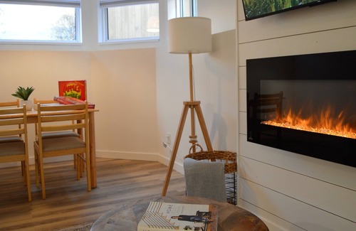 BX House | Experience the Okanagan - Modern & Cozy Suite