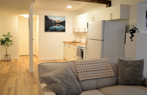BX House | Experience the Okanagan - Modern & Cozy Suite