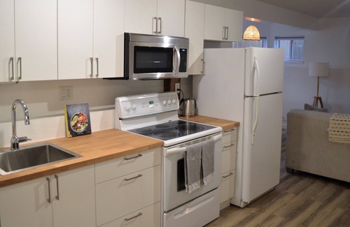 BX House | Experience the Okanagan - Modern & Cozy Suite