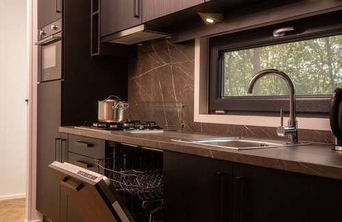 Zuna Cabin | Experience the outdoors in this beautiful, spacious nature cottage!