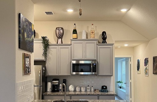 Manchaca Condo | Experience the Perfect Blend of Art and Comfort in Austin