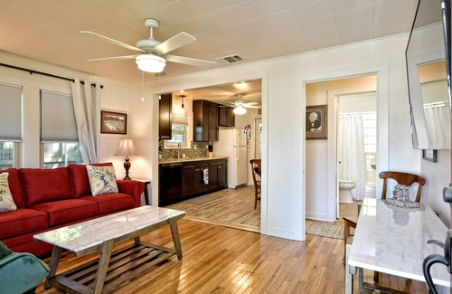 New Braunfels House | Experience the ultimate vacation just across from the Schlitterbahn Waterpark