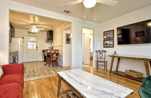 New Braunfels House | Experience the ultimate vacation just across from the Schlitterbahn Waterpark