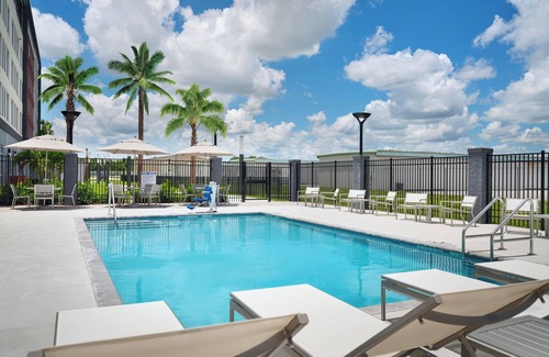 Melbourne Hotel | Experience Top Relaxation: Modern Room w/Free Breakfast | 5-Min Walk to Airport