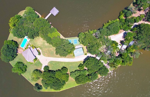 Malakoff House | Experience Ultimate Lakeside Relaxation: Rent The Whole Nest - Four Modern Cottages at Cedar Creek Lake