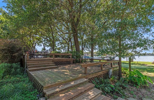 Malakoff House | Experience Ultimate Lakeside Relaxation: Rent The Whole Nest - Four Modern Cottages at Cedar Creek Lake