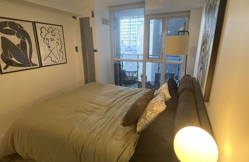 Toronto Entertainment District Condo | Experience Vibrant Urban Living: Stylish 1 Bed + Den Condo in Downtown Toronto!