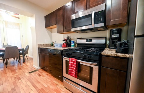 Downtown Baltimore House | Experience waterfront living near the National Aquarium