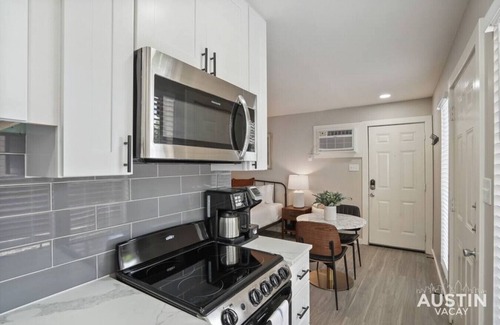 Hyde Park Apartment | Explore Austin Life | Studio Near Guadalupe St