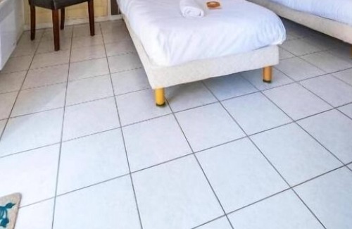 Cassen House | Explore Cassen! Private Kitchenette, Free Parking, Onsite Pool
