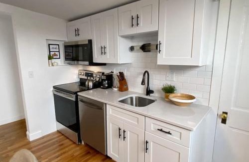 Mount Adams House | Explore Downtown and Mount Adams with River Views