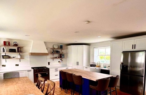 Kilgreaney House | Explore Ireland from Our Restored 1933 Schoolhouse – 3-Bedroom Irish Retreat
