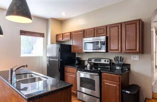 Pendleton Condo | Explore OTR and Downtown from a Parkside Condo