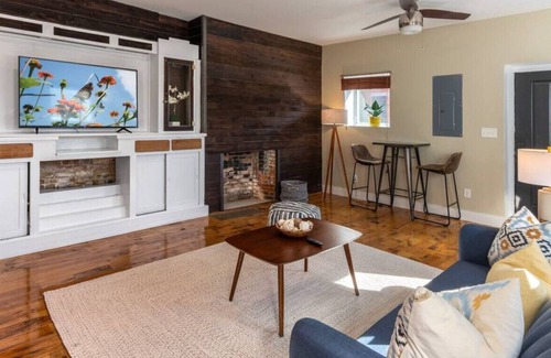 Pendleton Condo | Explore OTR and Downtown from a Parkside Condo