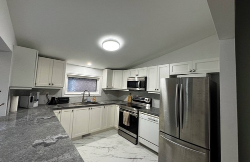 Bayview Village House | Explore our Cozy Home. 3-minute walk to the bus stop. 20-minute drive downtown!