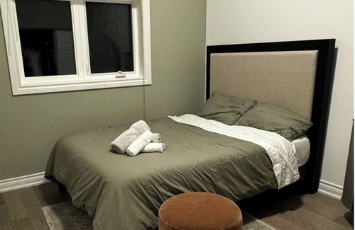 Bayview Village House | Explore our Cozy Home. 3-minute walk to the bus stop. 20-minute drive downtown!