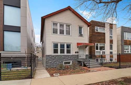 Palmer Square Apartment | Explore the City: Sleek 2BR Gem in North Chicago
