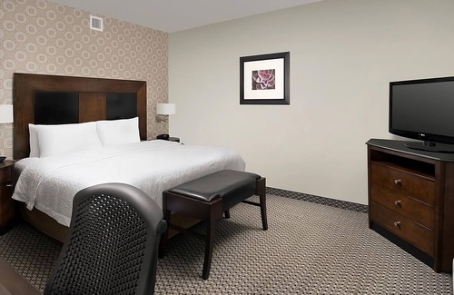 Athens Hotel | Explore the Heart of City! Free Breakfast, Indoor Pool, Free Parking!