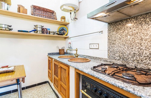 Lloseta House | Explore the island on vacation in this beautiful vacation home.
