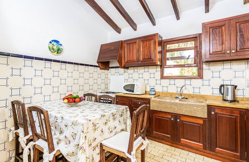 Lloseta House | Explore the island on vacation in this beautiful vacation home.