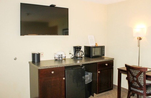 Kelleys Island House | Explore the Stunning View of the Kelleys Island, Glacier Suite 112