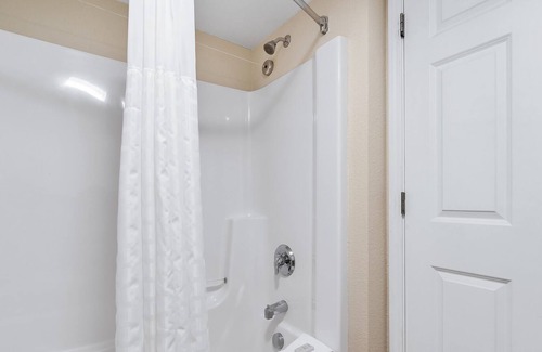 Kelleys Island House | Explore the Stunning View of the Kelleys Island, Glacier Suite 112