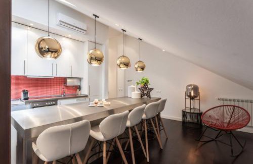 Encarnacao Apartment | Explore Vibrant Lisbon from a Designer Loft at Casa da Barroca