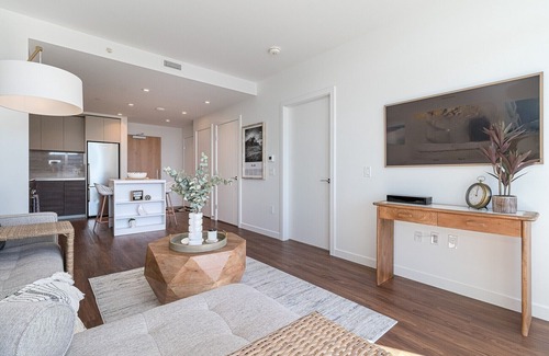 Victoria West Condo | Explore Victoria - a Waterfront Haven! Has Parking & AC - 90 DAYS MINIMUM