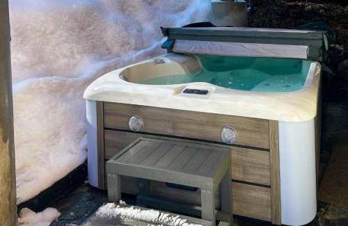 Alpine Meadows House | Explorer by AvantStay Close to Slopes Game Room Guest Suite Hot Tub