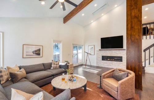 Alpine Meadows House | Explorer by AvantStay Close to Slopes Game Room Guest Suite Hot Tub