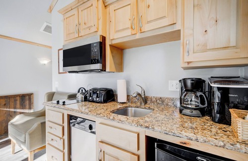 West Yellowstone Hotel | Explorer Cabins At Yellowstone