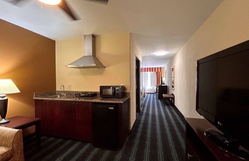 New Llano Hotel | Express Inn Leesville Ft Johnson, SureStay Collection by BW
