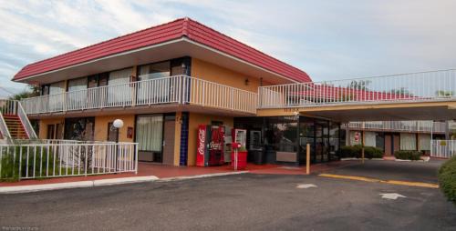 Clearwater Hotel | Express Inn & Suites - 5 Miles from St Petersburg Clearwater Airport