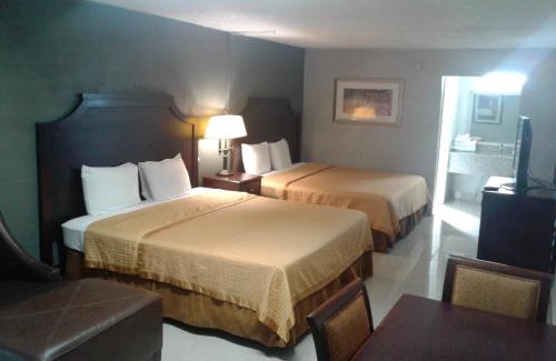 Clearwater Hotel | Express Inn & Suites - 5 Miles from St Petersburg Clearwater Airport