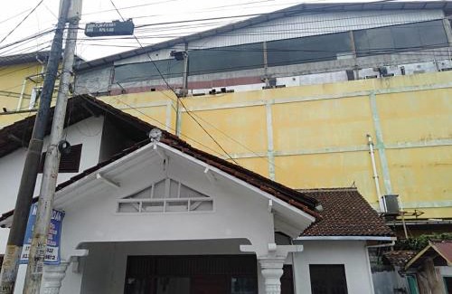 Bandar Lampung Hotel | EXPRESS O 91436 Mess Sadam